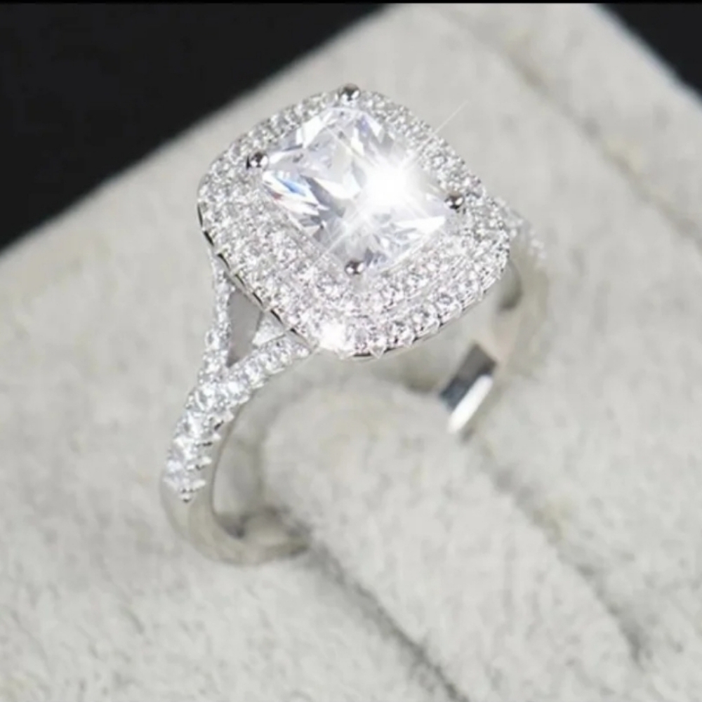 Diamond Engagement Ring. S7 - Picture 3 of 7